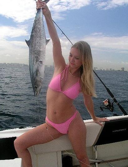 DIVERSE 2 - sexy-women-fishing-25.jpg